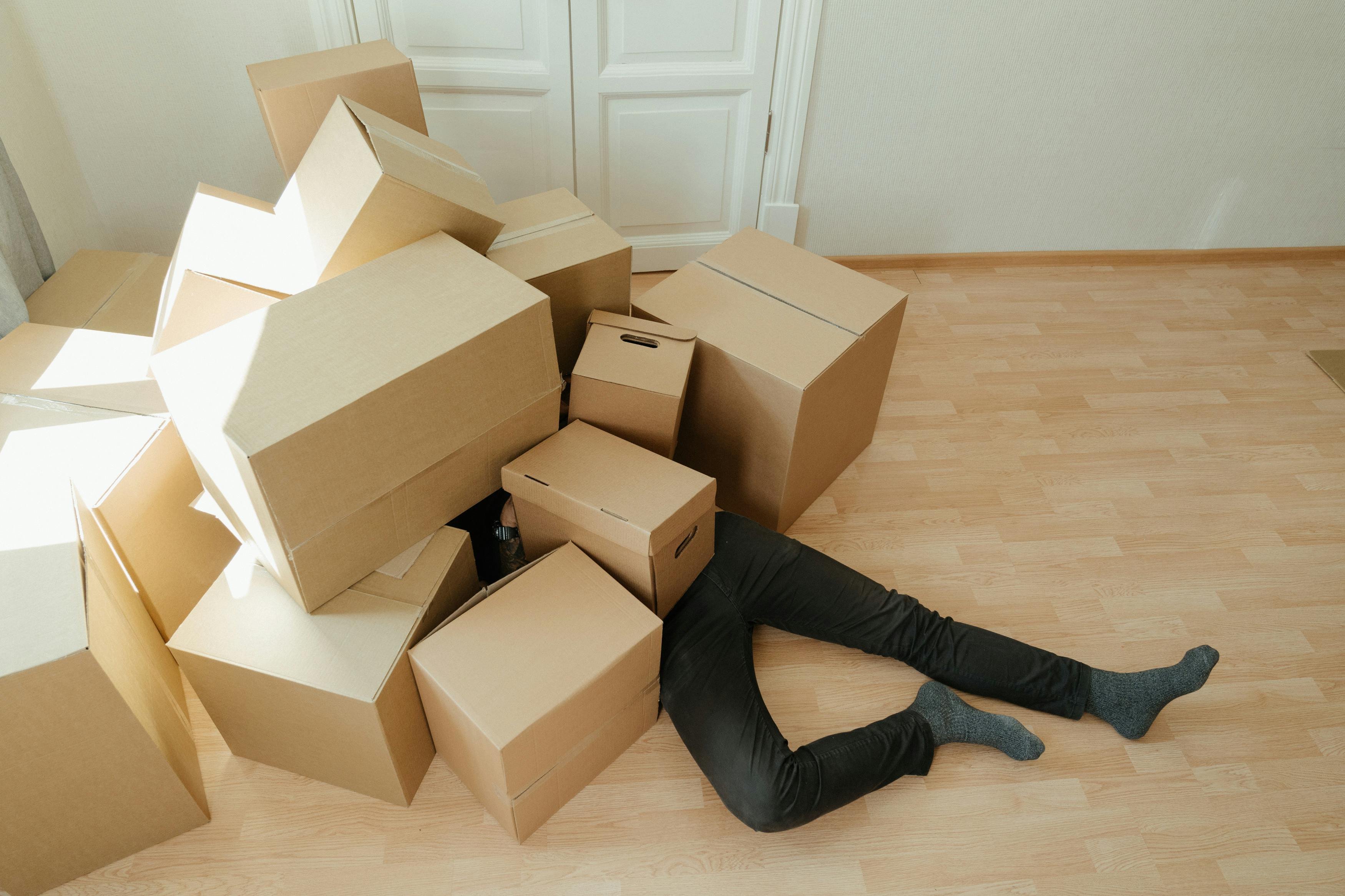 How to Pack Clothes for Moving | Expert Packing Tips UK | Ecoplus Logistics